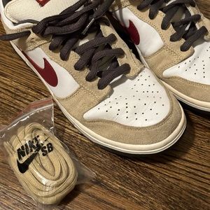 Nike SB DUNK LOW CRIMSON SIZE 10